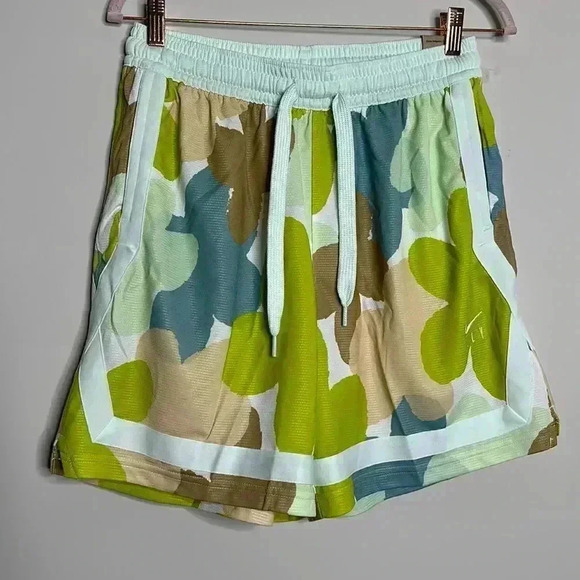 Nike Women’s Fly Crossover Shorts in Atomic Green - Picture 3 of 12
